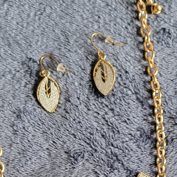 2pc beautiful statement set - Picture 4 of 4